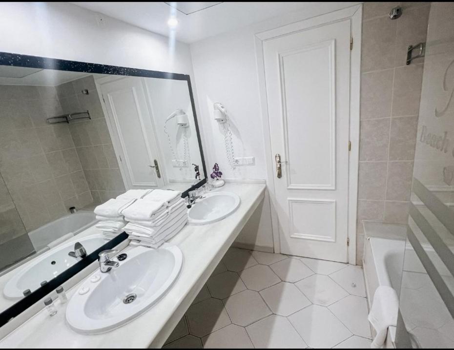 Ferienwohnung Miraflores Beach - Sea Front - Luxury Mijas Exterior foto